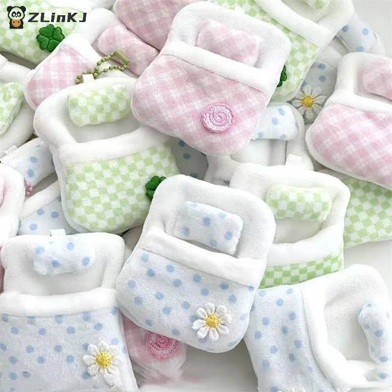Adorable poupée en peluche en  - Bedroom Furniture avis et prix